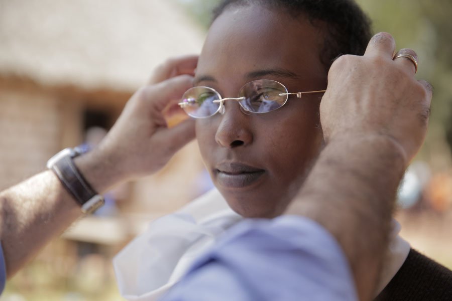 Buy one Give one aan een slechtziende via Twobillioneyes