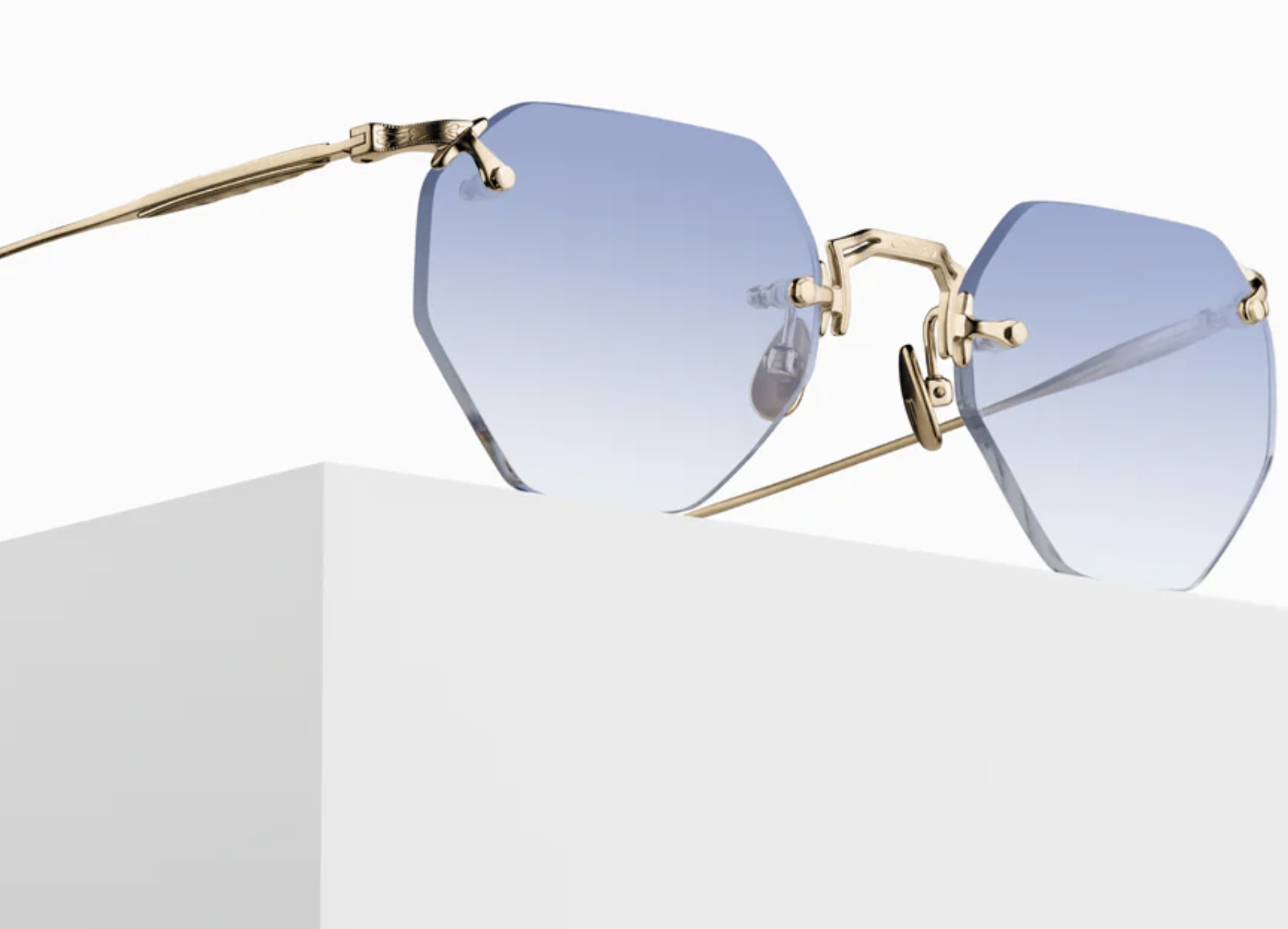 Alternative view of Matsuda M3104- C BG