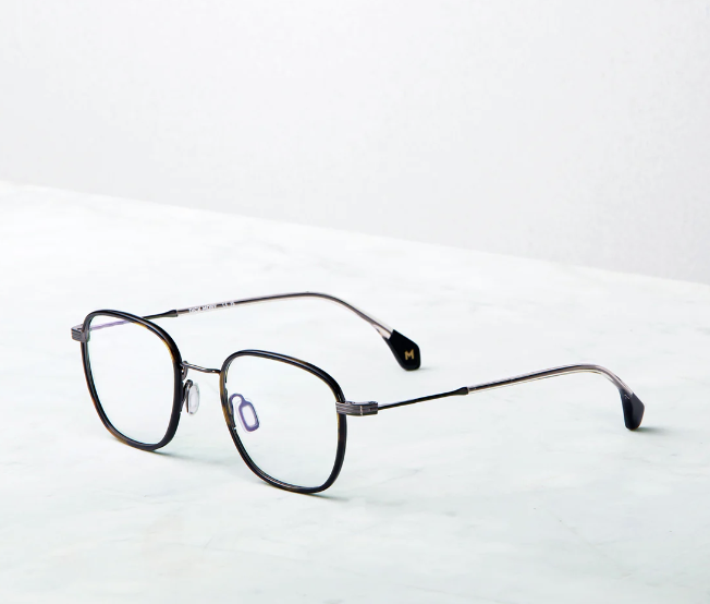 Alternative view of Dick Moby Bayonne (BAY)