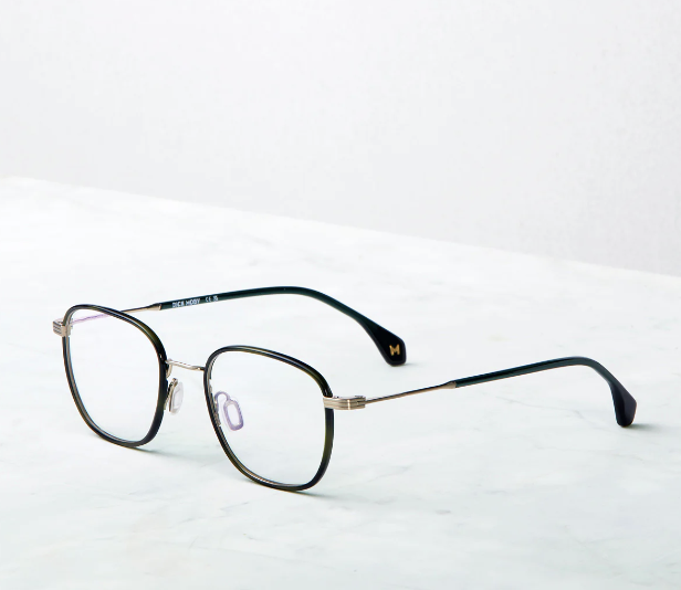 Alternative view of Dick Moby Bayonne (BAY)