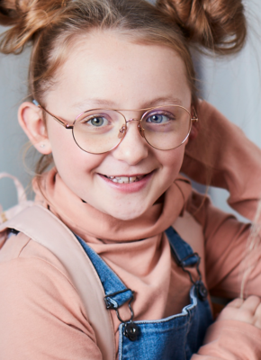 Meisje met JR&JR kinderbril – kinderbrillen bij bckspace Amsterdam
